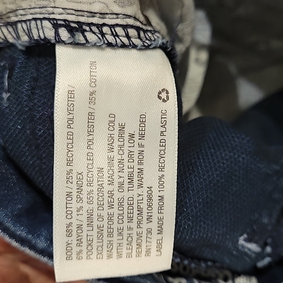 Oshkosh shorts 12m - Picture 4 of 4